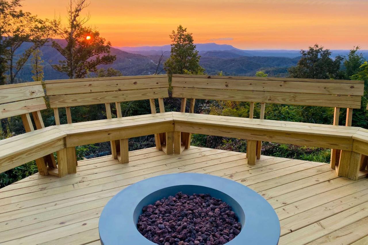Upscale Gatlinburg Cabin Deck, Fire Pit And Hot Tub Dış mekan fotoğraf